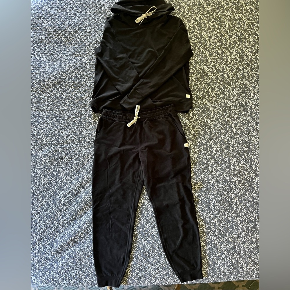 Women’s Vuori Black Performance Jogger & Black Halo Essential Hoodie